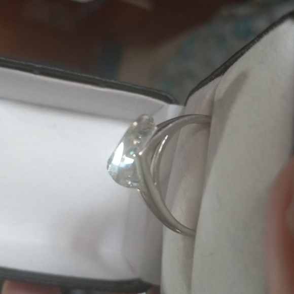 925Ring size 8 silver band with  clear  triangler shaped stone - Picture 7 of 11